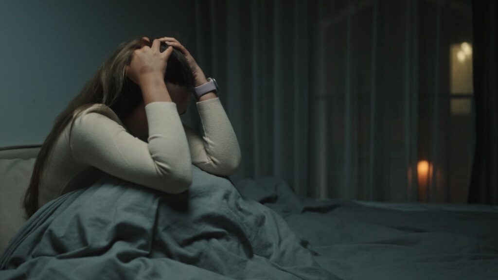 Kortyzol blokuje spokojny, regenerujący sen nocą.