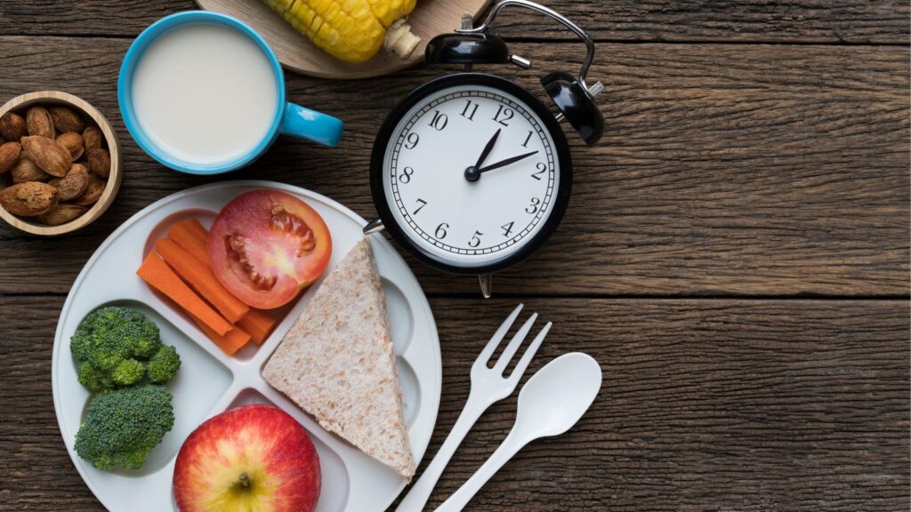 Lunch o stałej porze dnia.