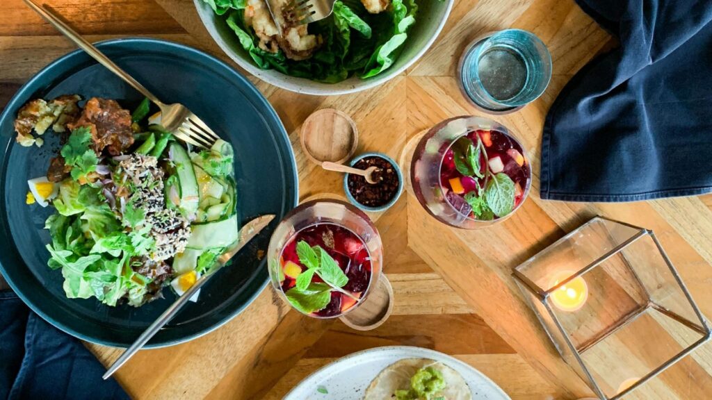 Posiłek bez używania telefonu.